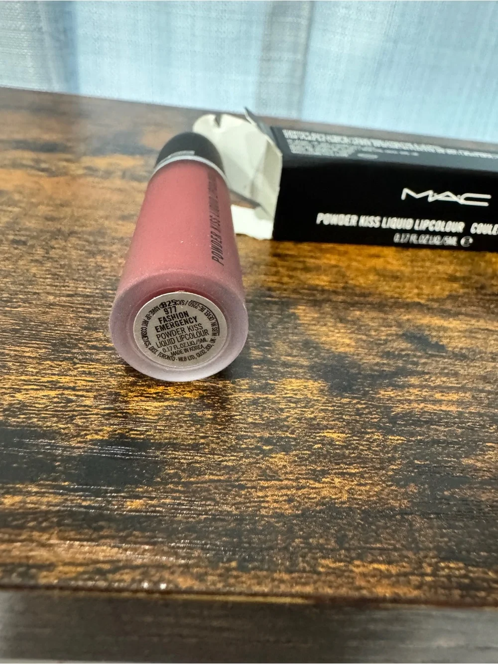 MAC Powder Kiss Liquid Lipcolour Fashion Emergency 977 NIB